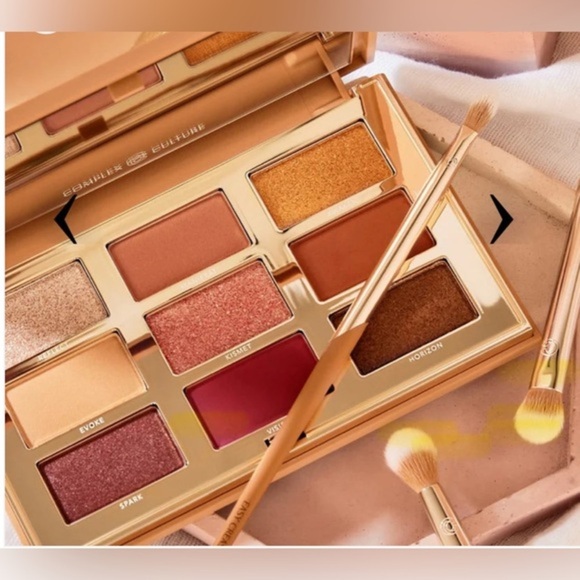 COMPLEX CULTURE Future’s So Bright Eyeshadow Palette - Picture 1 of 5